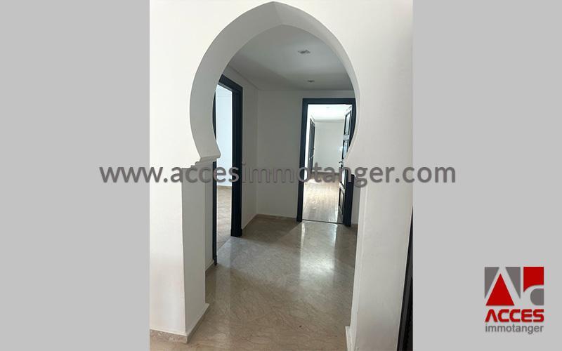 ÉLÉGANTE VILLA VIDE À LOUER — 5