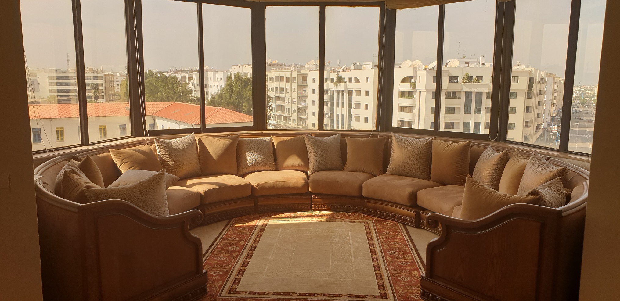 Grand appartement sans vis à vis au triangle d’or