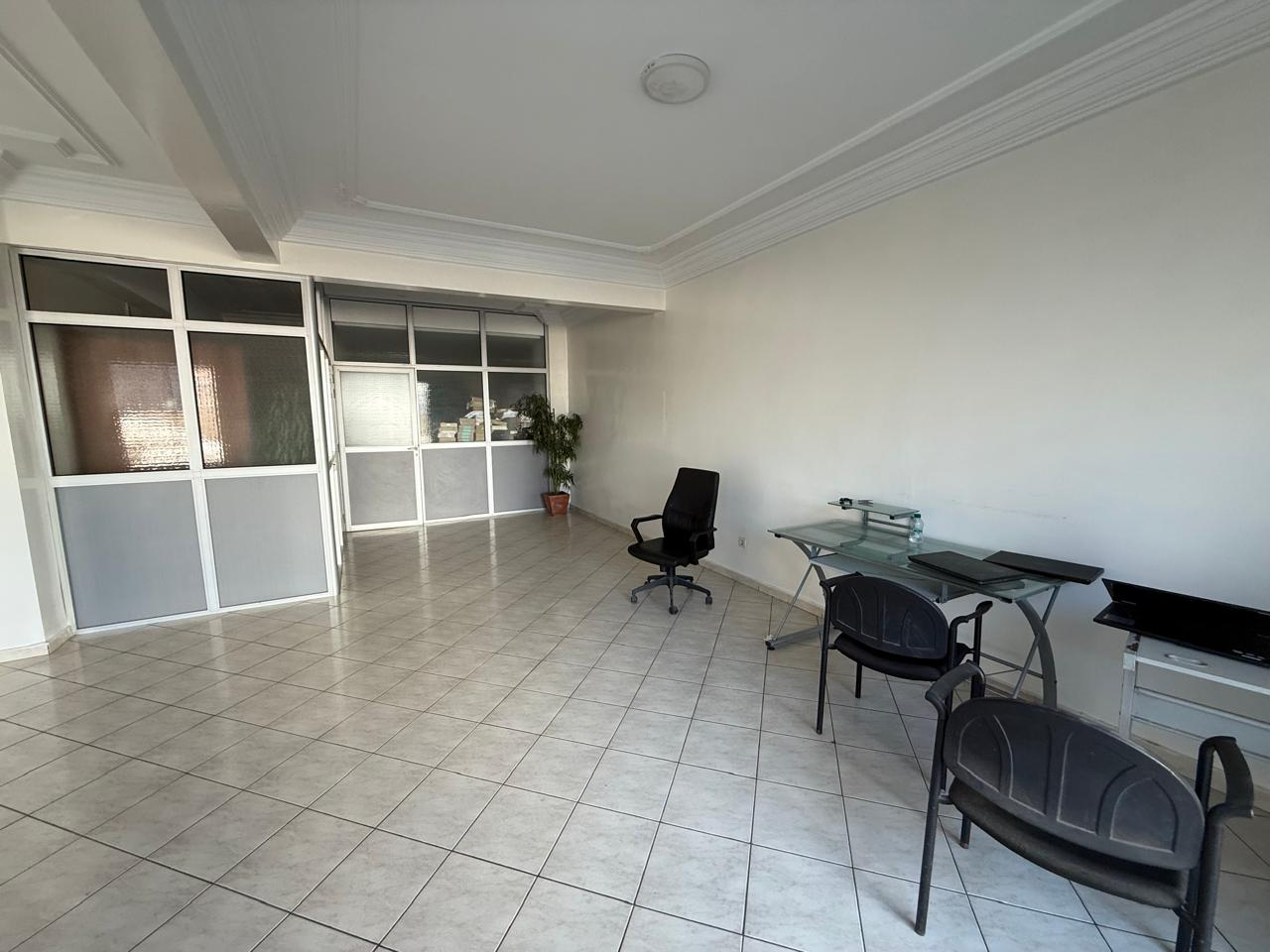 Centre ville 2 bureaux en location proche rond point chimicolor 58 m² — 2