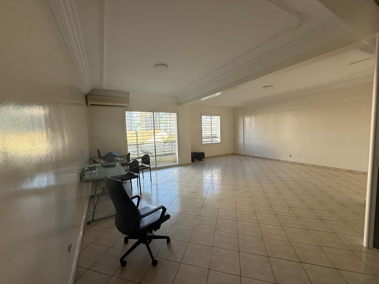 Centre ville 2 bureaux en location proche rond point chimicolor 58 m²