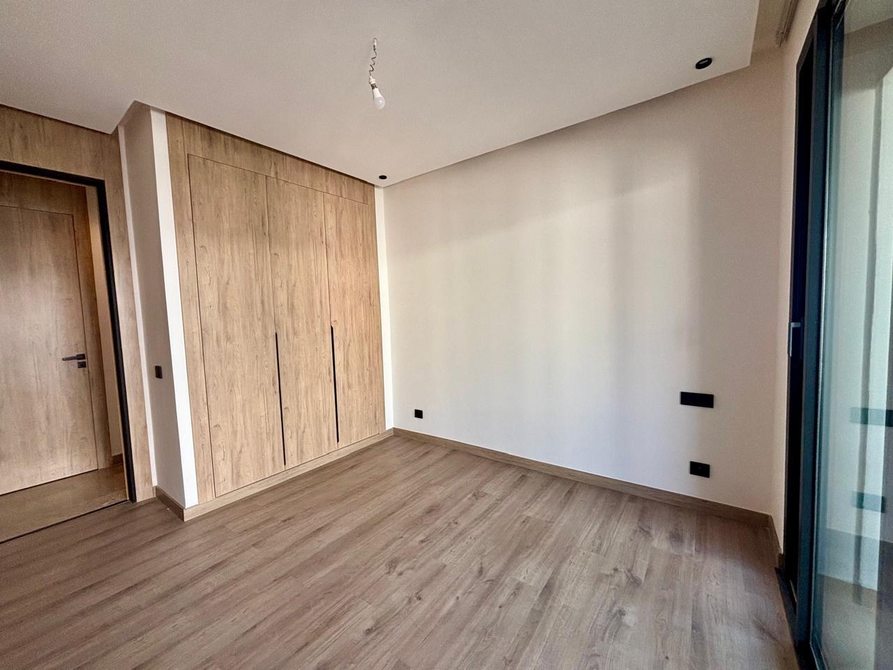 شقة حديثة من التصنيف العالي (سواسي الورود)