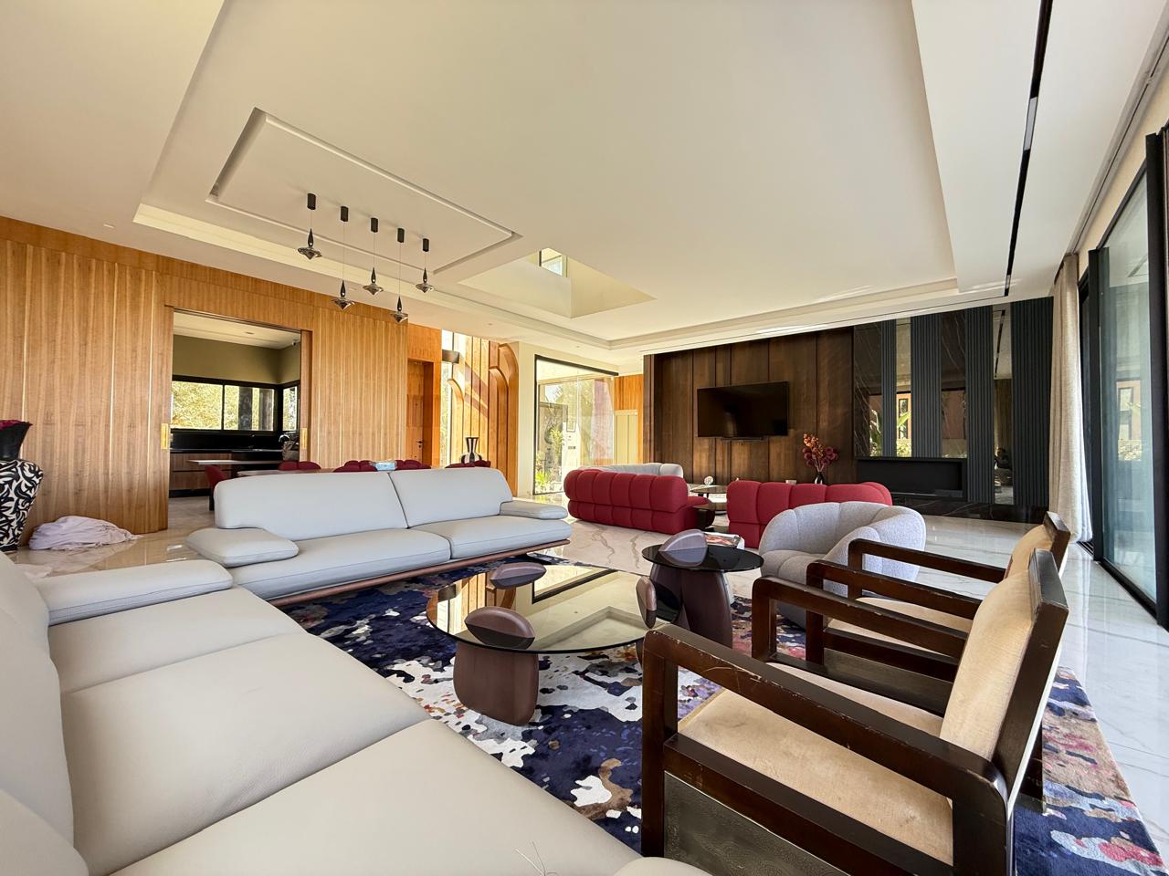 فيله استثنائية أمام ميدان الجولف العمالكيس.