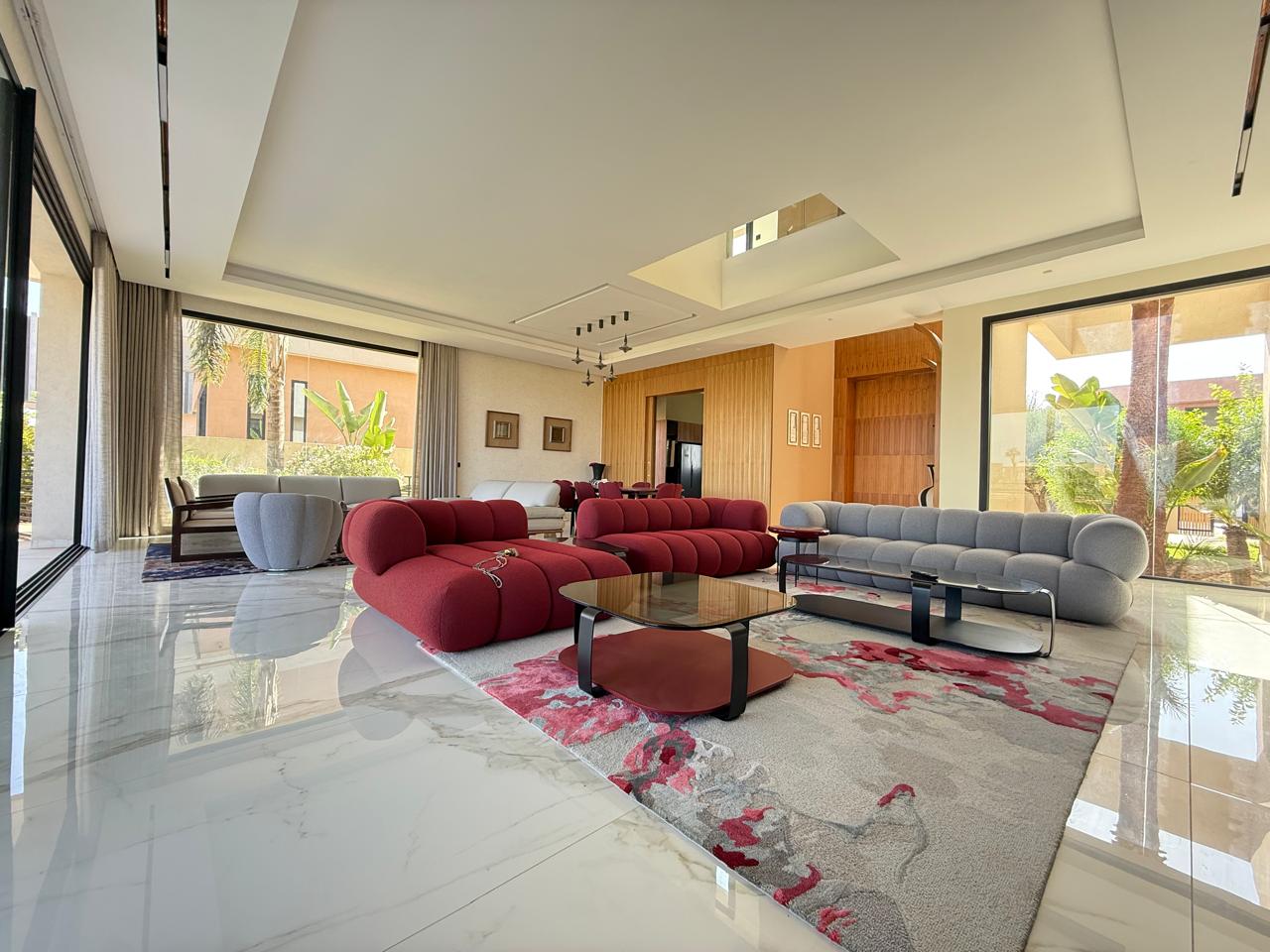 فيله استثنائية أمام ميدان الجولف العمالكيس.