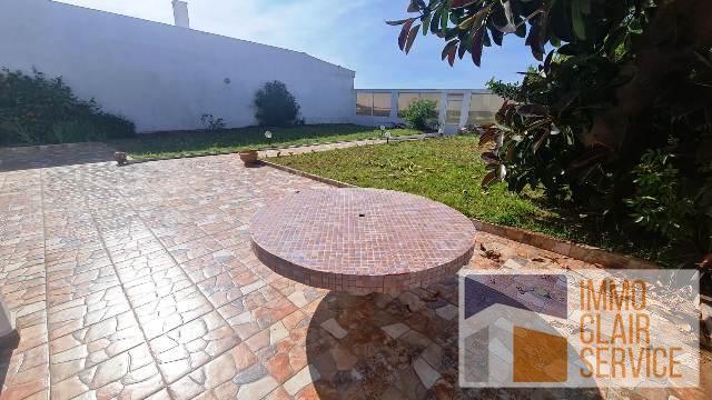 Villa à louer à Contrebandier — 4