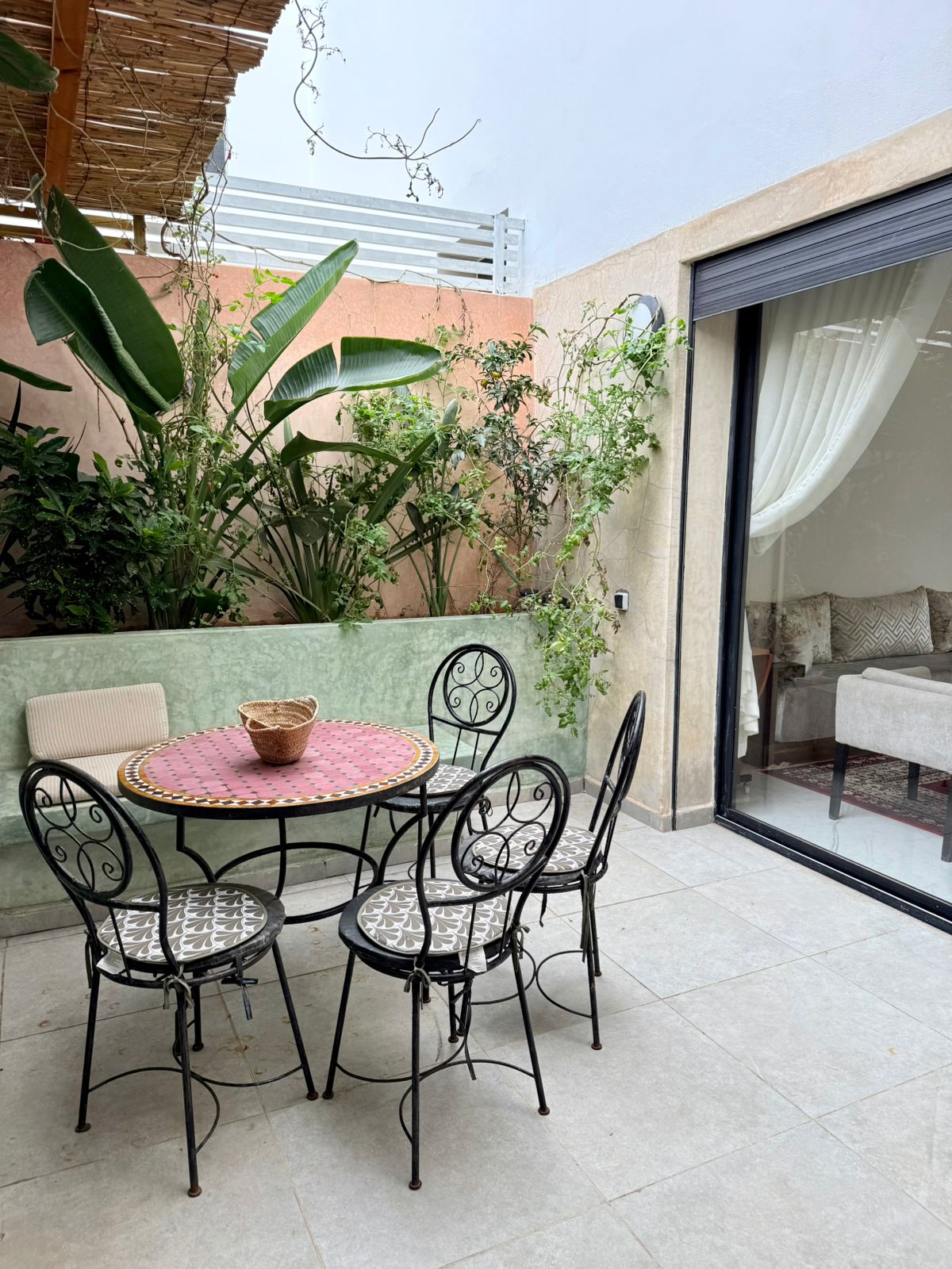 A Dar-Bouaaza location Villa d’angle meublée 4 CH