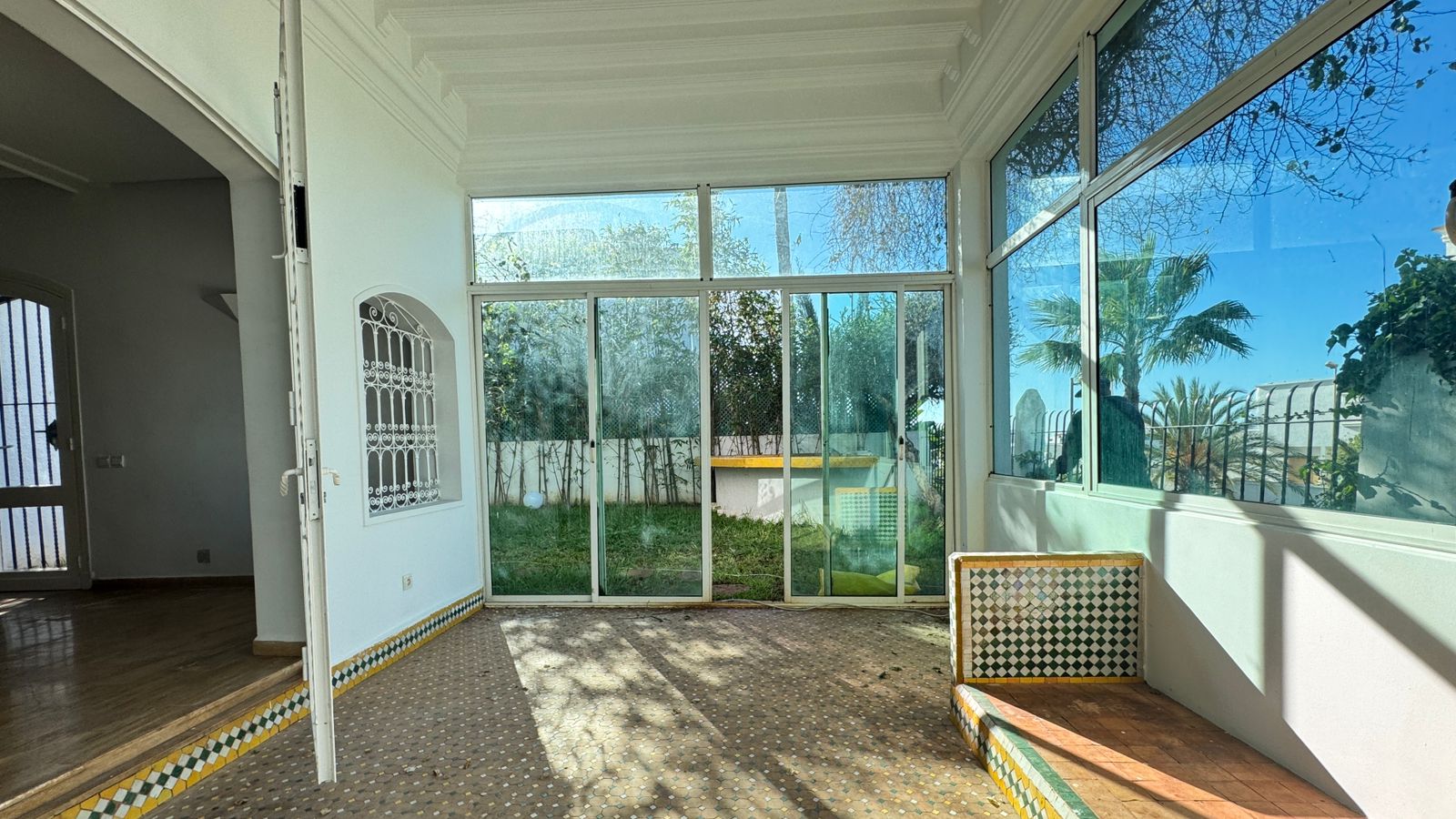 Jolie Villa vide à louer — 5
