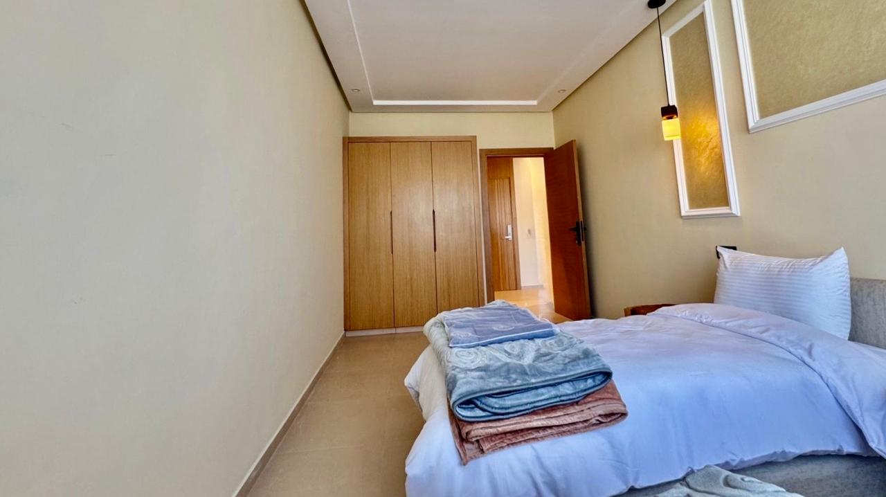 Studio à louer à palmier neuf rue calme — 4