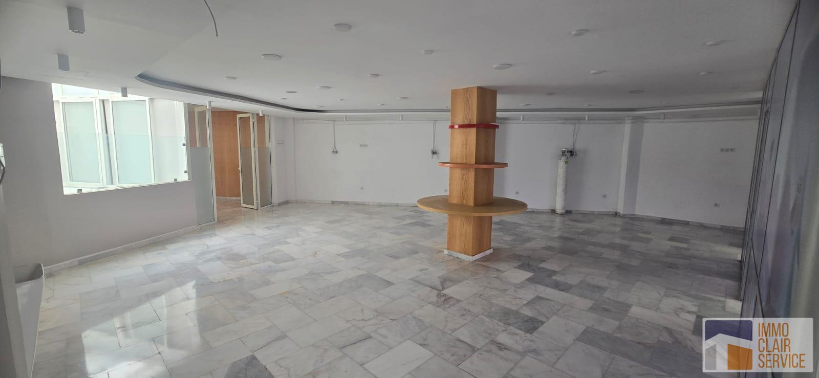 Plateau bureau sur une grande artère à vendre — 2