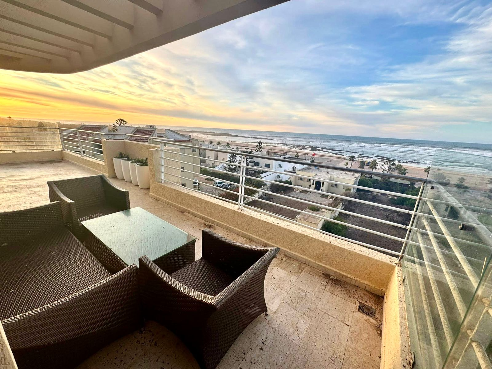 À Louer – Magnifique Appartement Meublé Front Mer à Dar Bouazza 2 CH