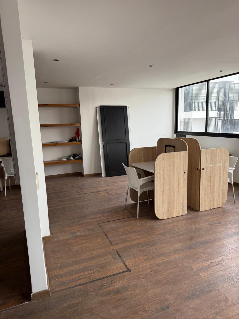 Racine, vente d’un bureau aménagé, 6ème 3 CH — 2