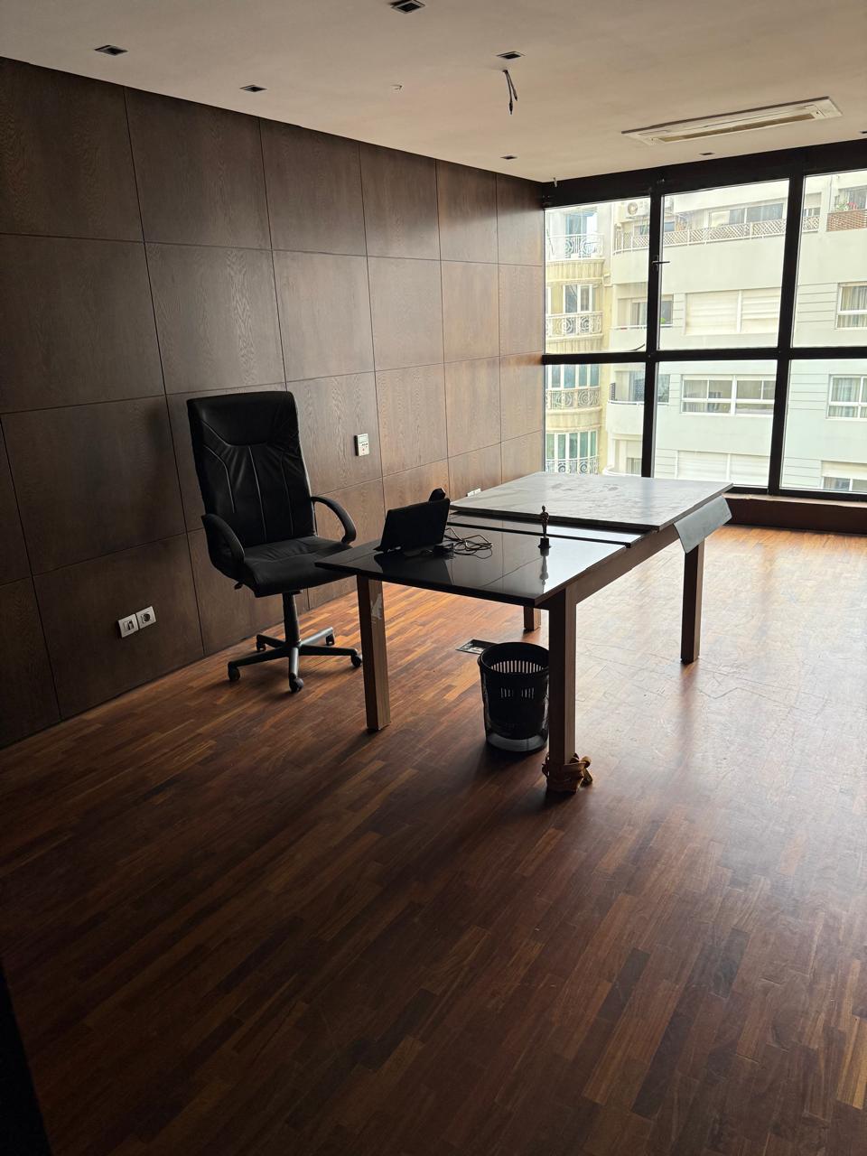 Racine, vente d’un bureau aménagé, 6ème 3 CH — 6