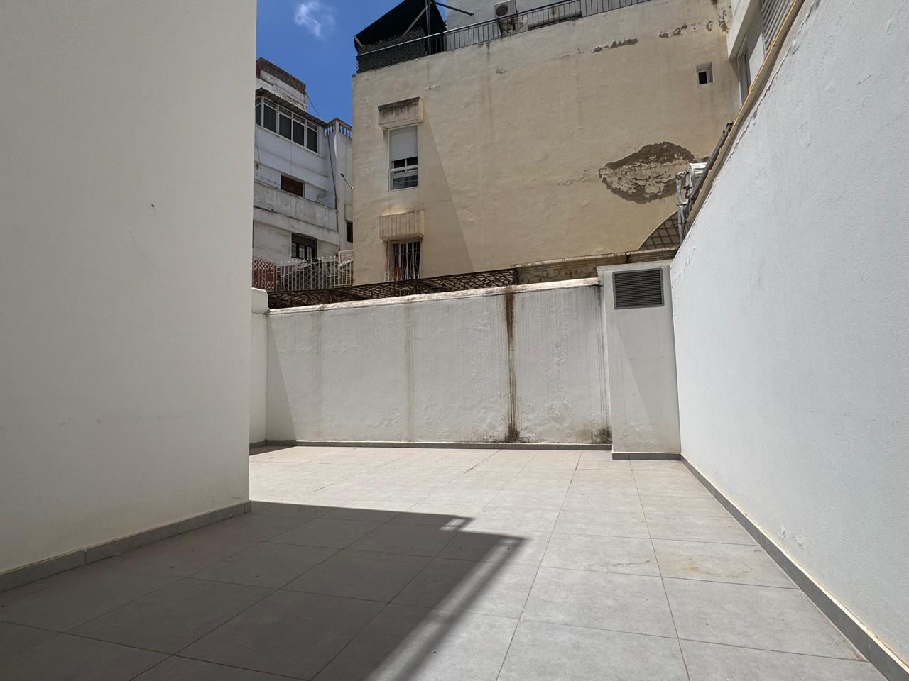 Studio standing avec terrasse — 3
