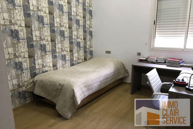 المنزل المكون من flats للاجارة.