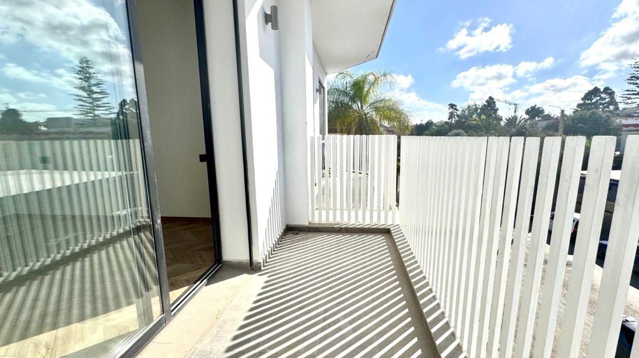 Studio à louée avec grande terrasse les hôpitaux