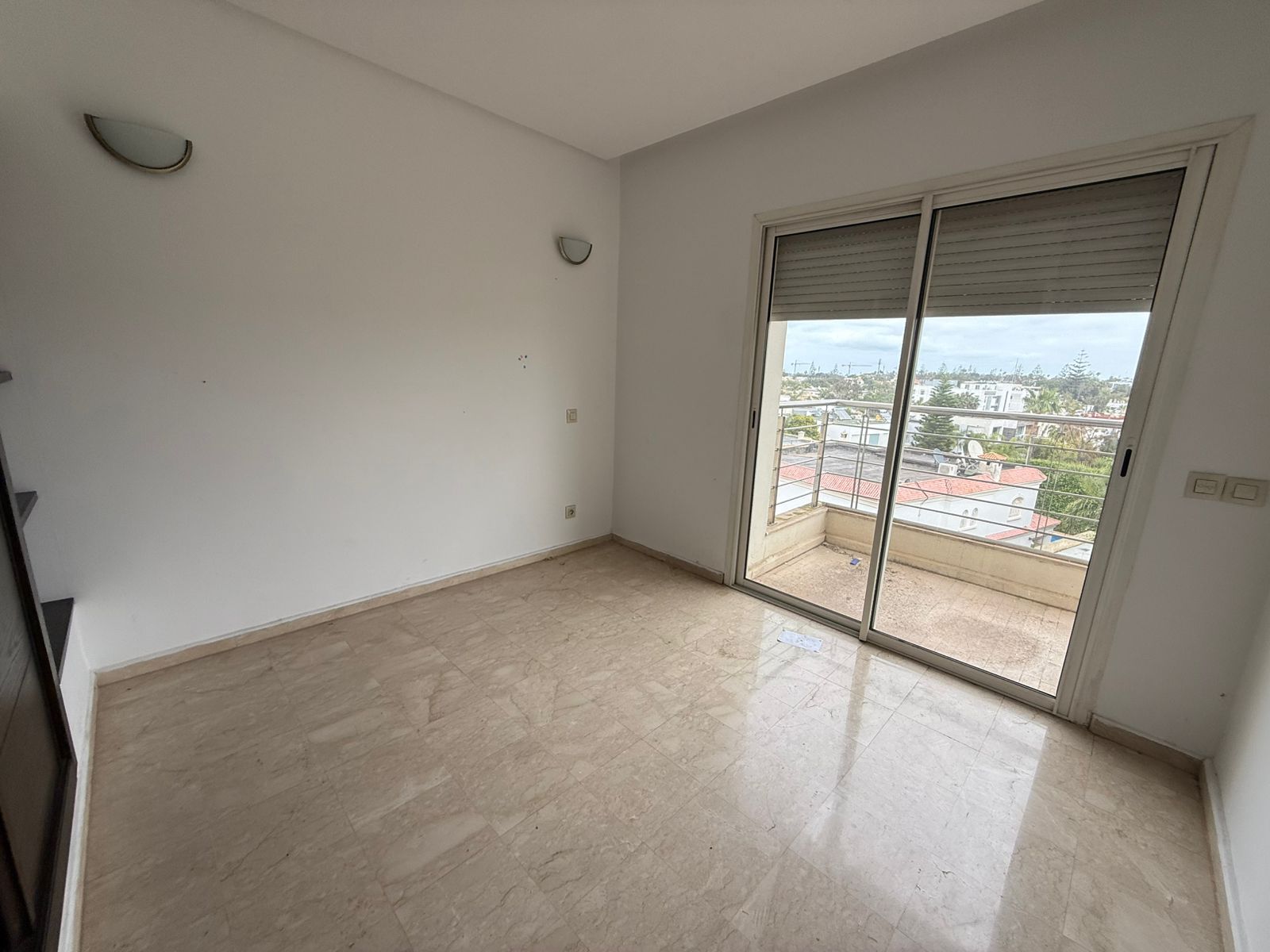 Ain Diab extension location Appartement vide 3 CH — 5