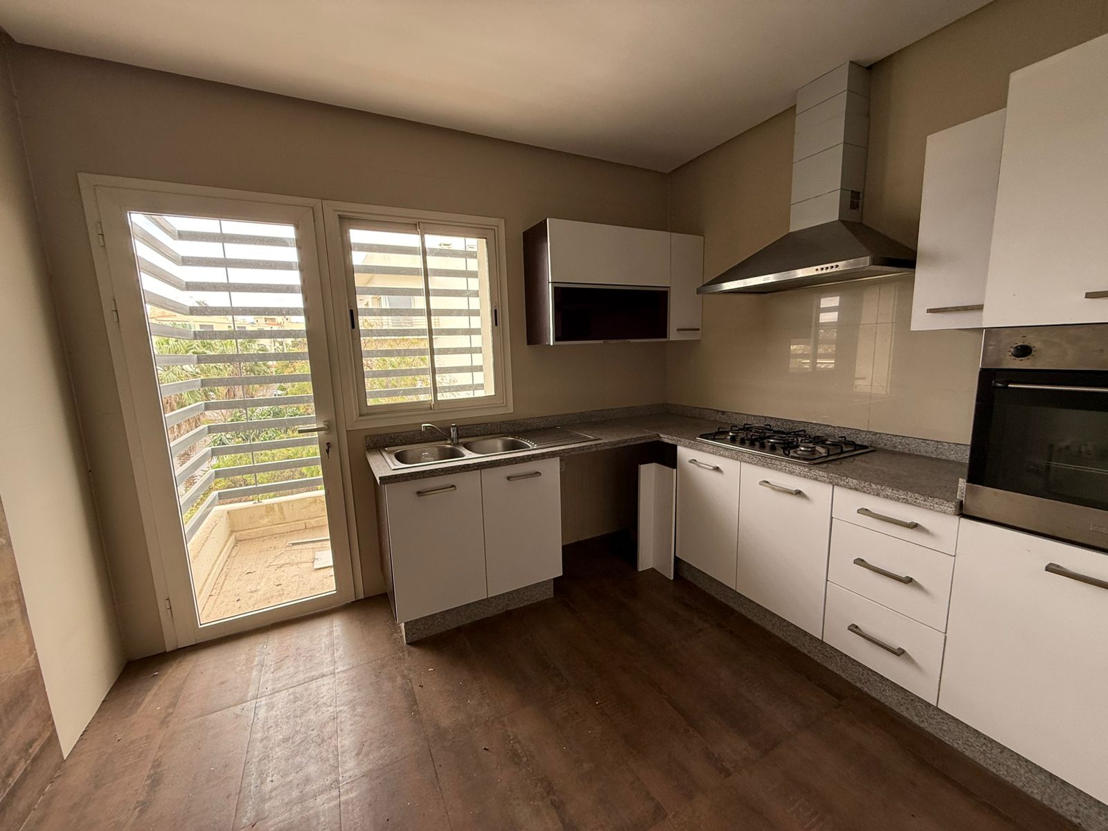 Ain Diab extension location Appartement vide 3 CH — 6