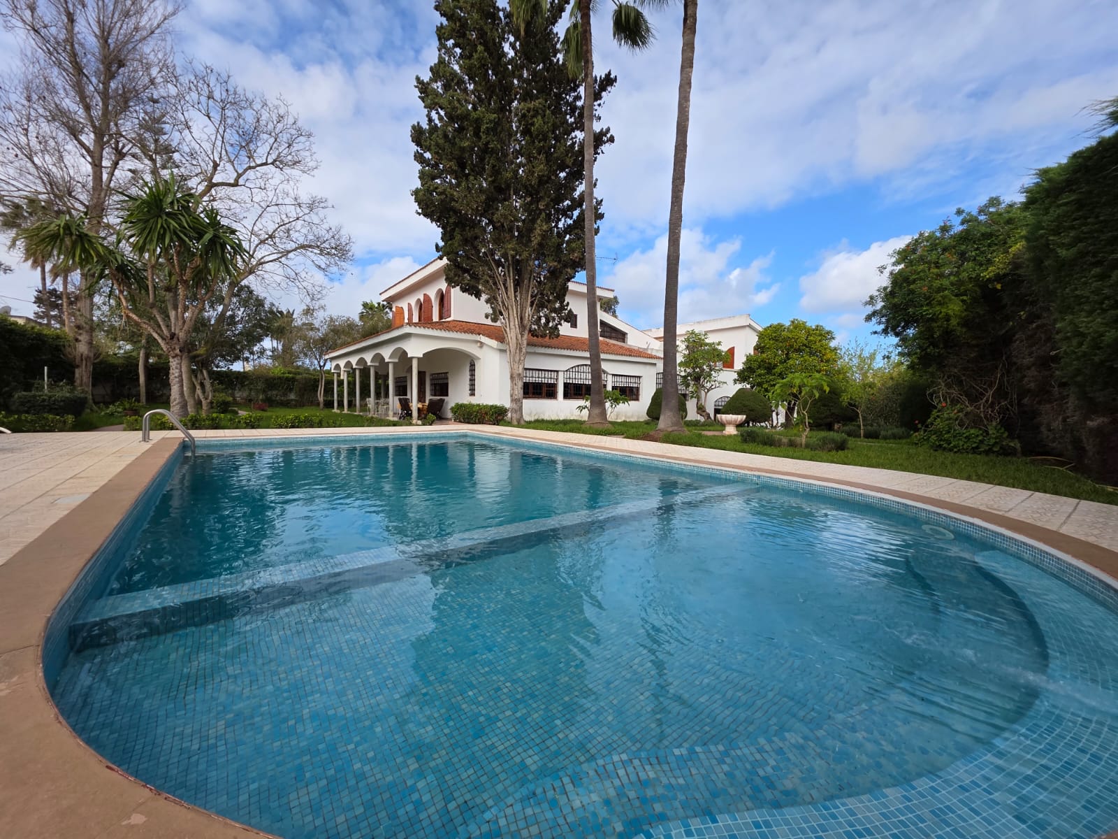 Coquette villa provençale à vendre (Souissi)