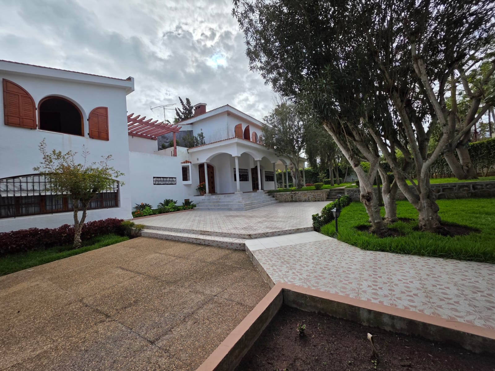 Coquette villa provençale à vendre (Souissi) — 2