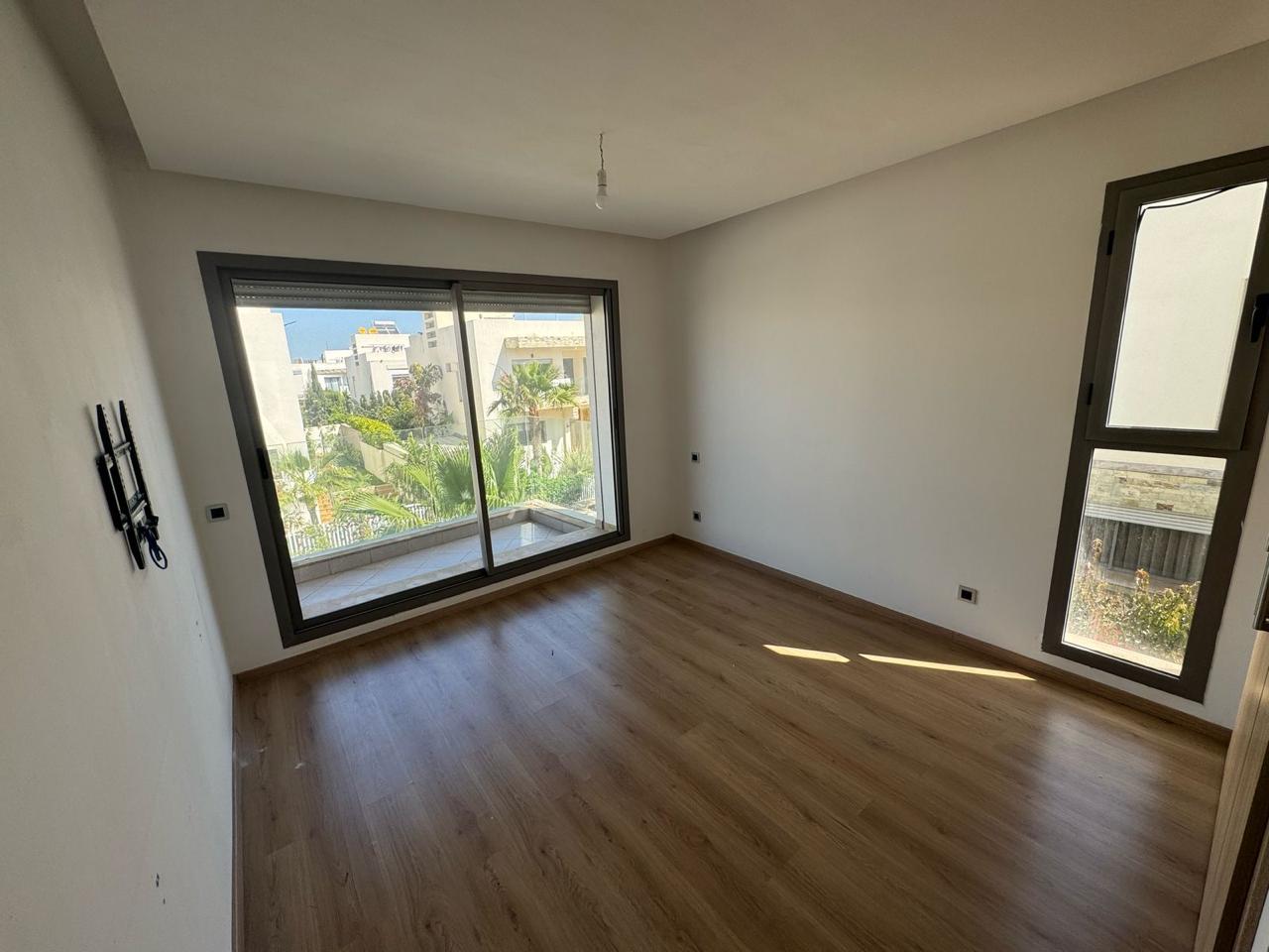Dar Bouazza, location Magnifique villa récente 4 CH — 5