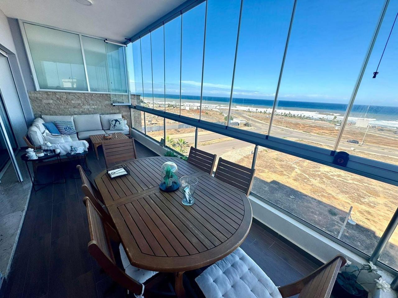 À Vendre à Dar Bouazza : Superbe Appartement Meublé avec Vue Mer  2CH
