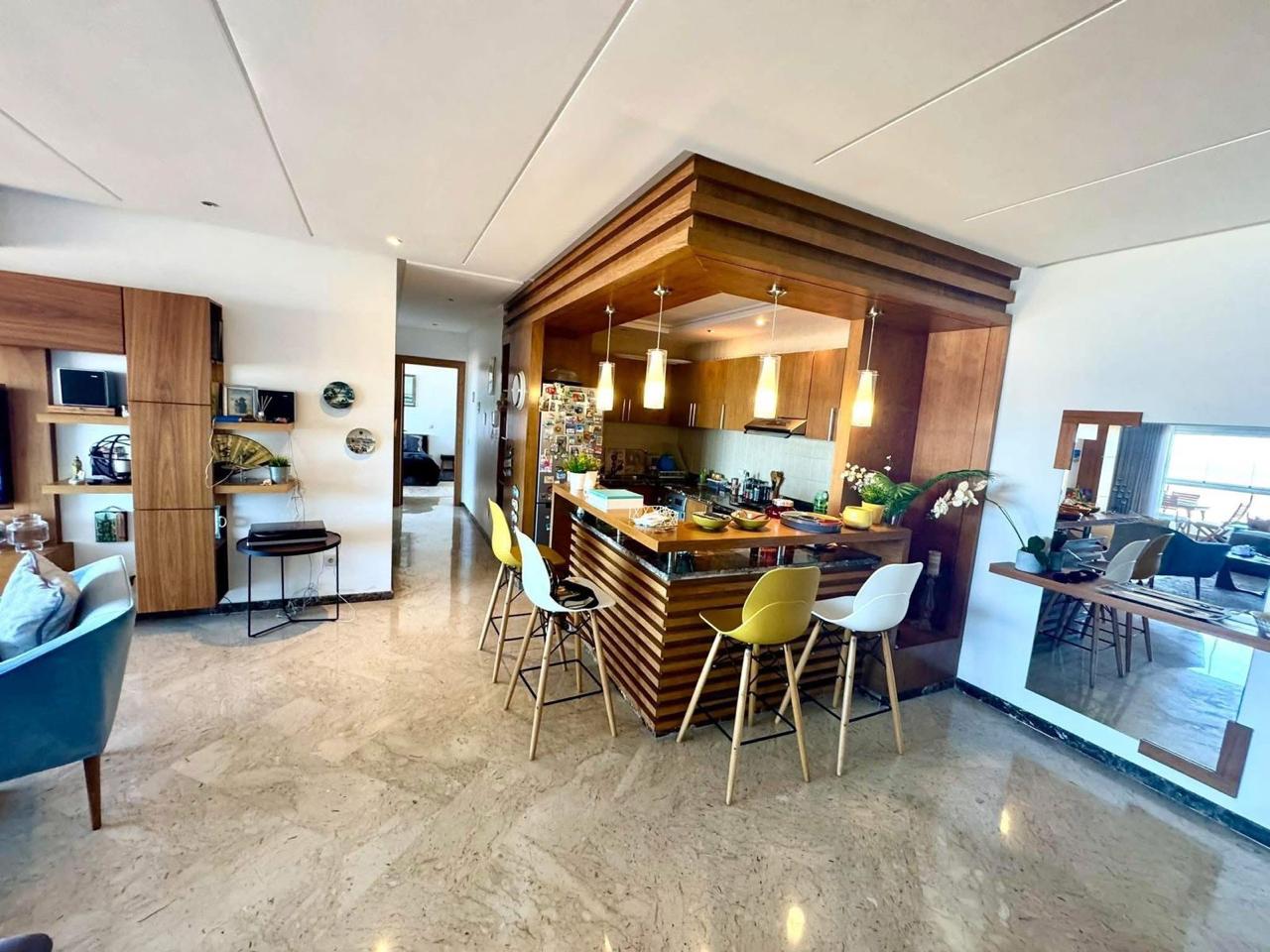 À Vendre à Dar Bouazza : Superbe Appartement Meublé avec Vue Mer  2CH — 5