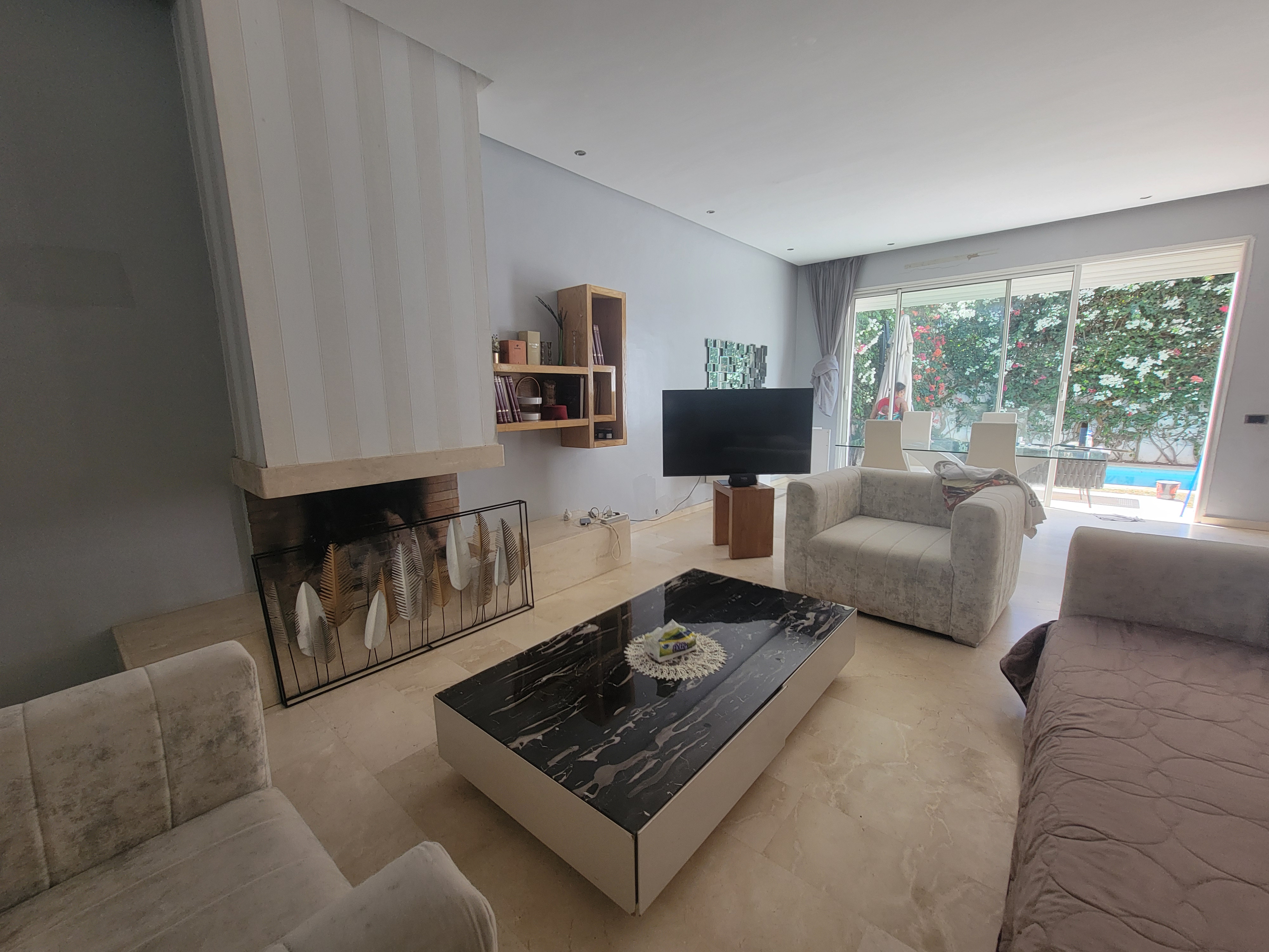 élégante villa meublée avec piscine et garage — 2