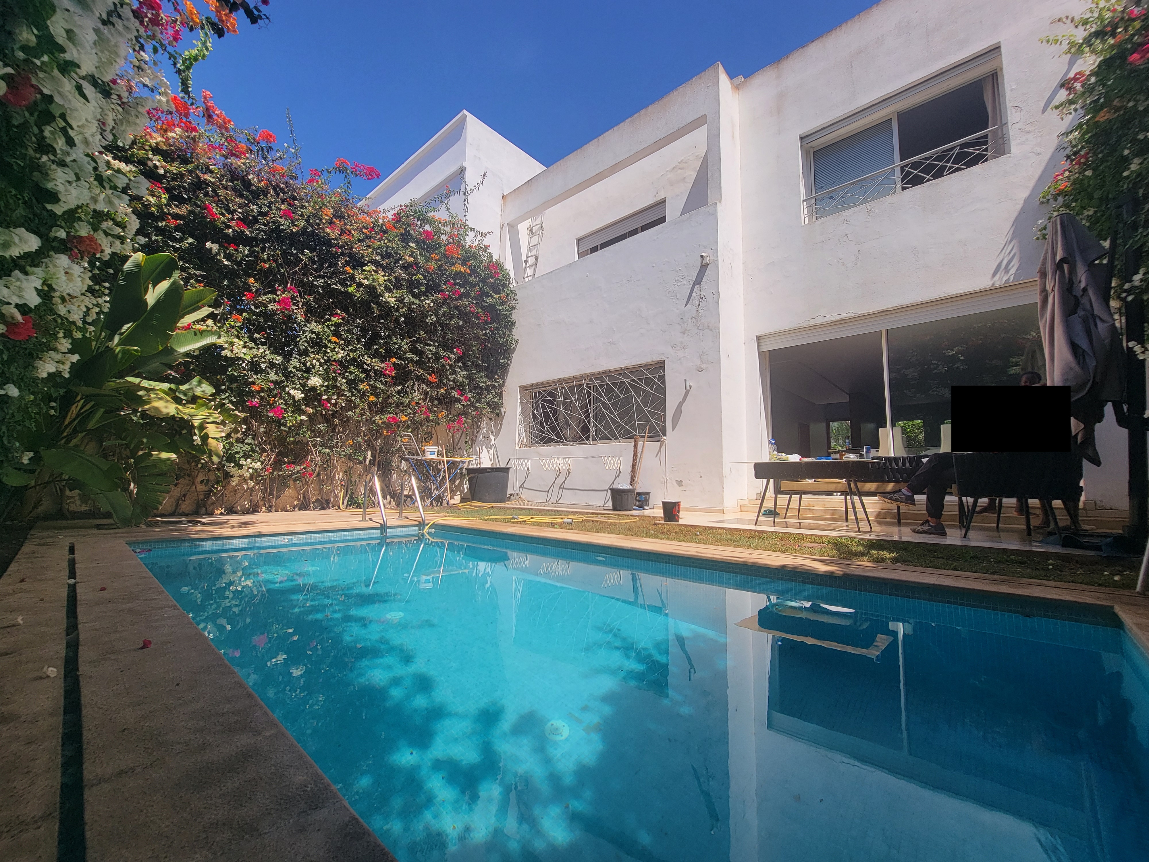 élégante villa meublée avec piscine et garage