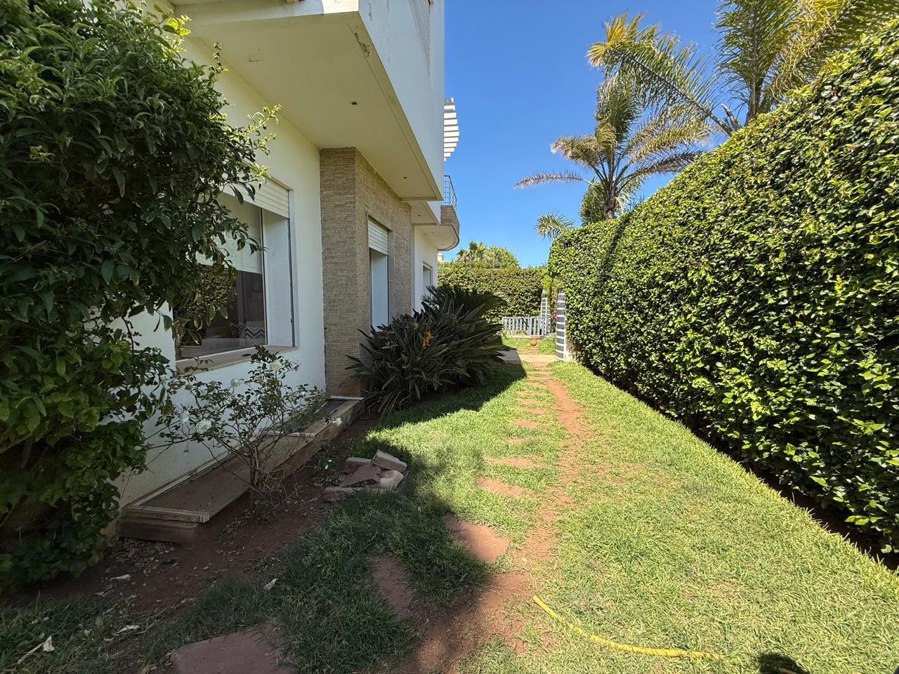 Dar Bouazza, vente Villa indépendante sur 3 niveaux angle, 4 CH — 2