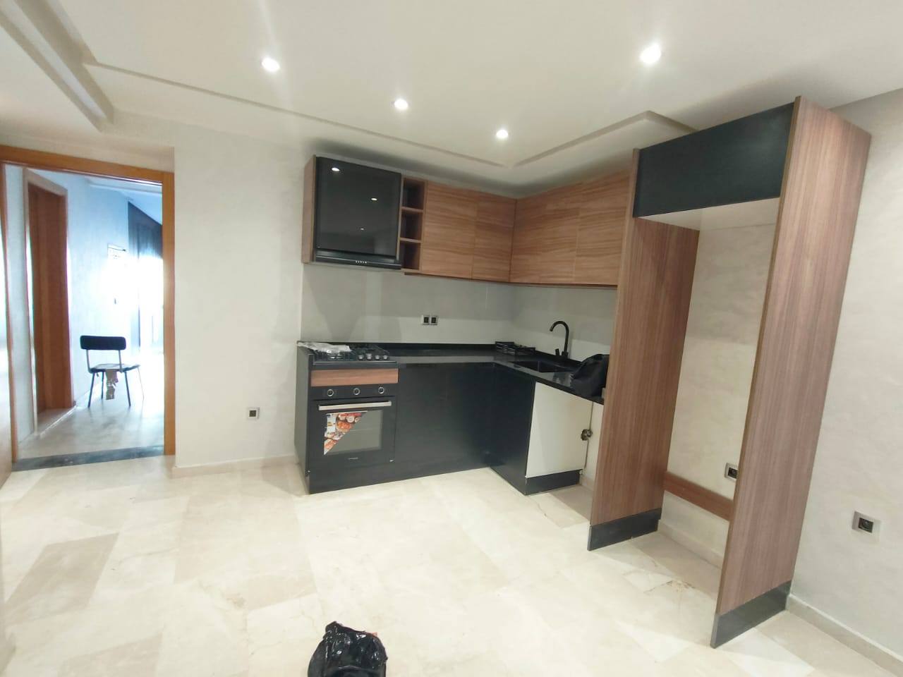 Studio vide 52m² Hôpitaux TRAM 5000 Dh — 5