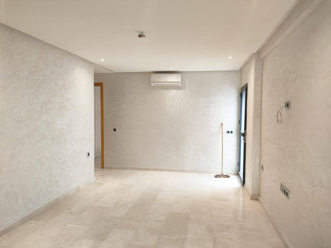 Studio vide 52m² Hôpitaux TRAM 5000 Dh — 2