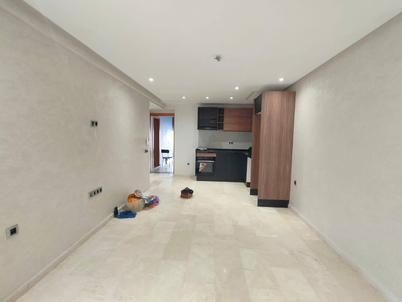 Studio vide 52m² Hôpitaux TRAM 5000 Dh — 4