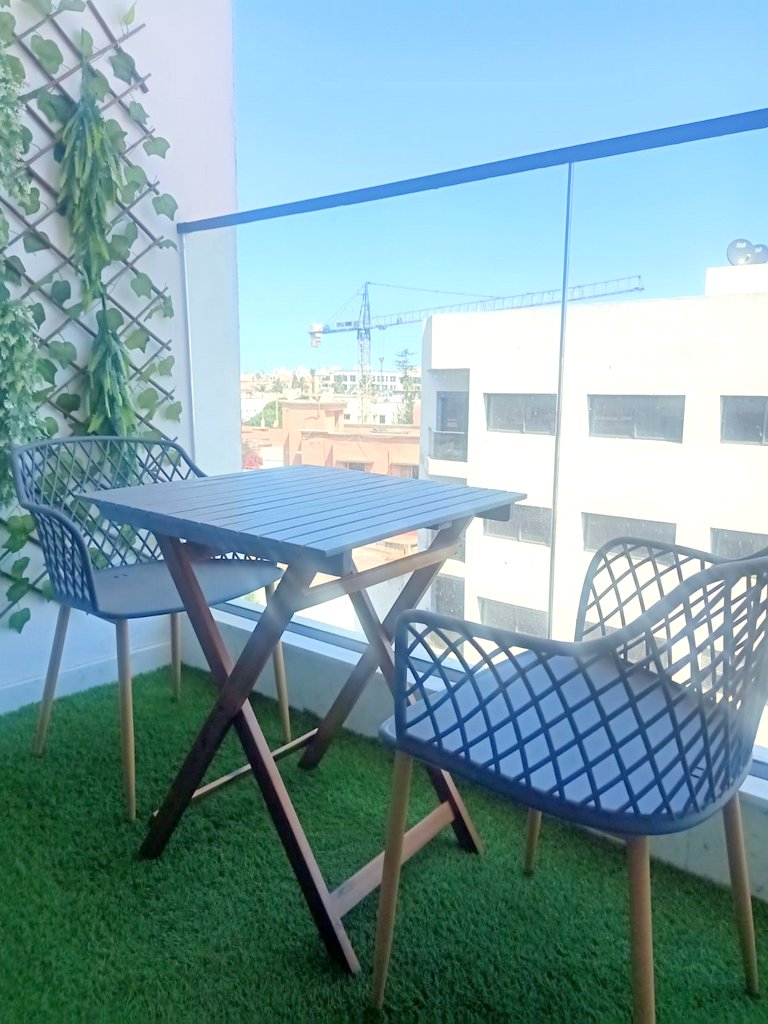 France ville: Location studio meublé avec balcon.