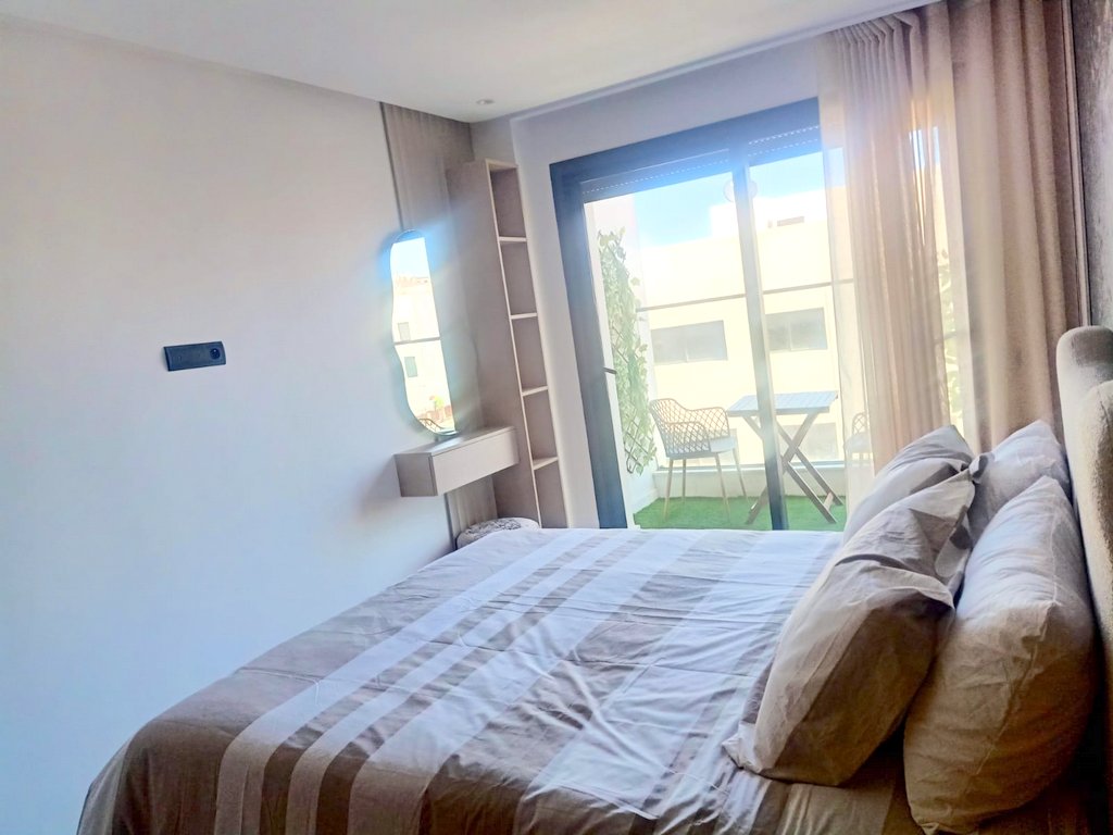 France ville: Location studio meublé avec balcon. — 5