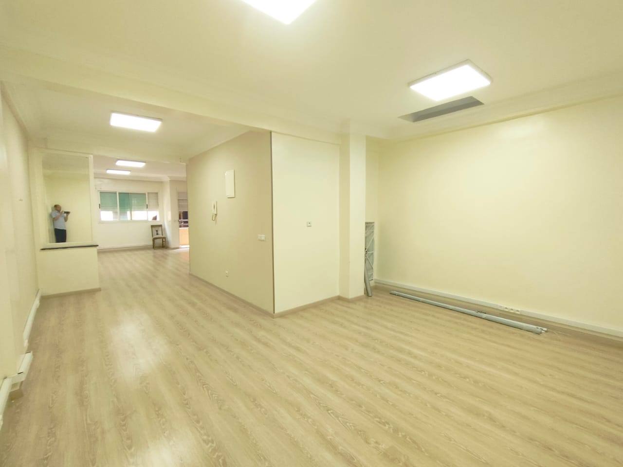 Plateau Bureau 68m² Bourgogne 6000 dh — 2