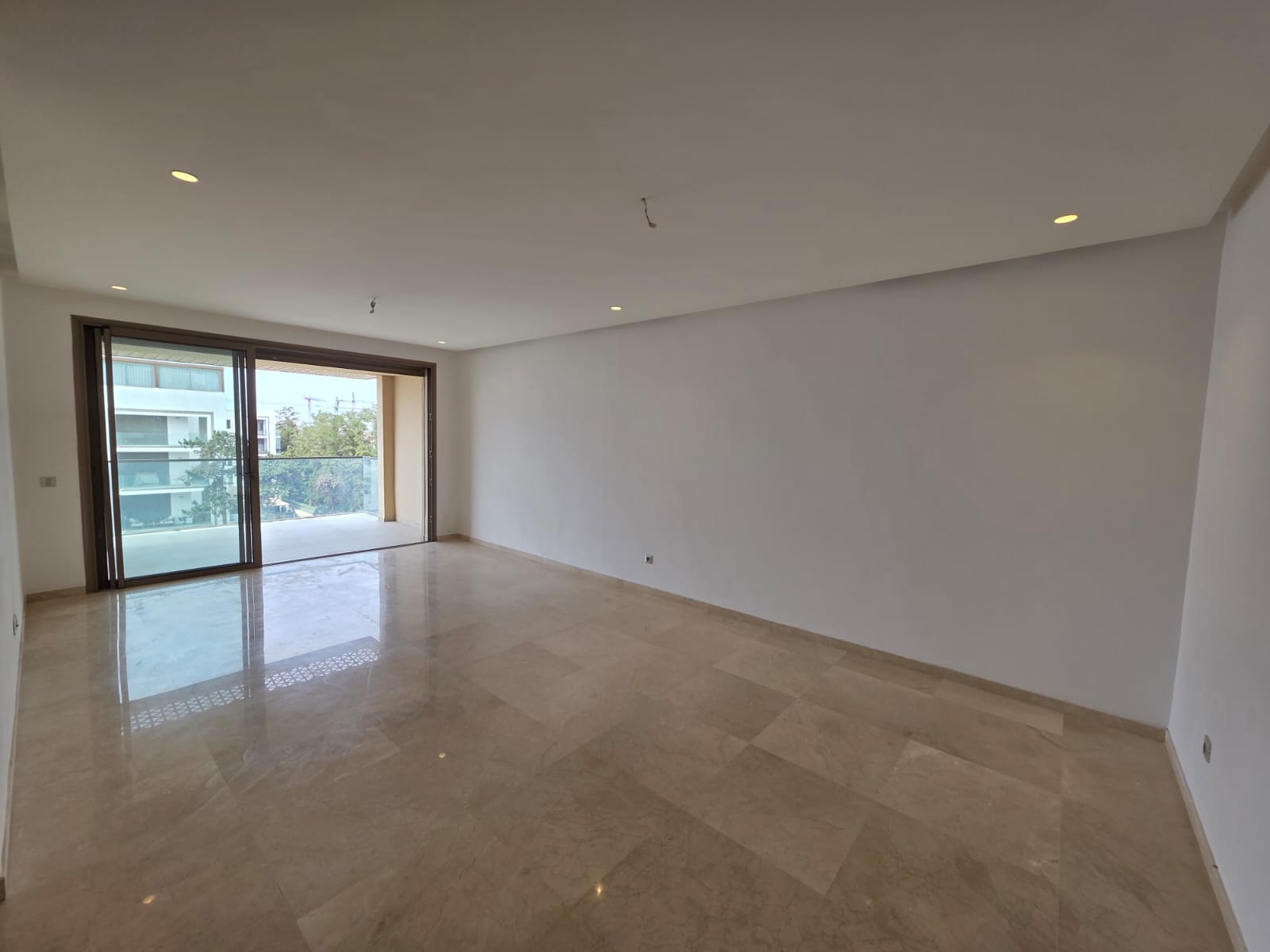 Appartement (au 4ème étage) haut standing, neuf en location — 3