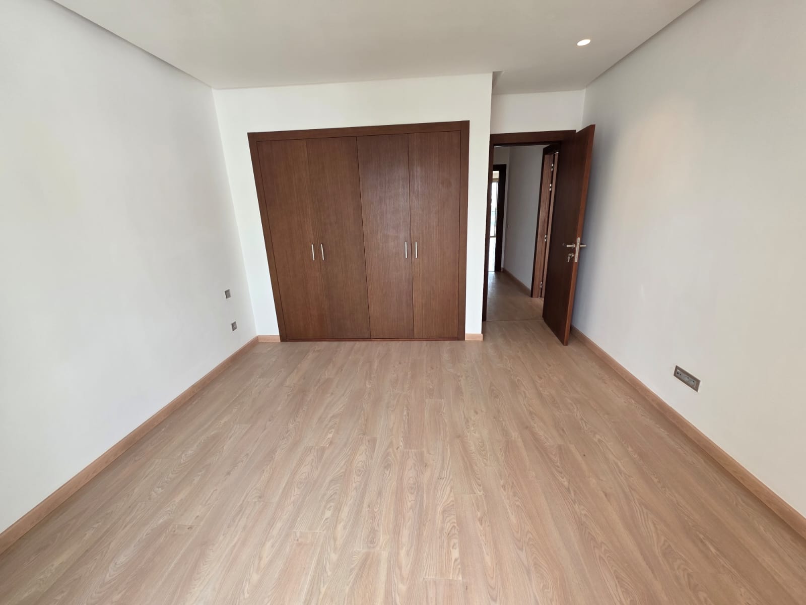 Appartement (au 4ème étage) haut standing, neuf en location — 6
