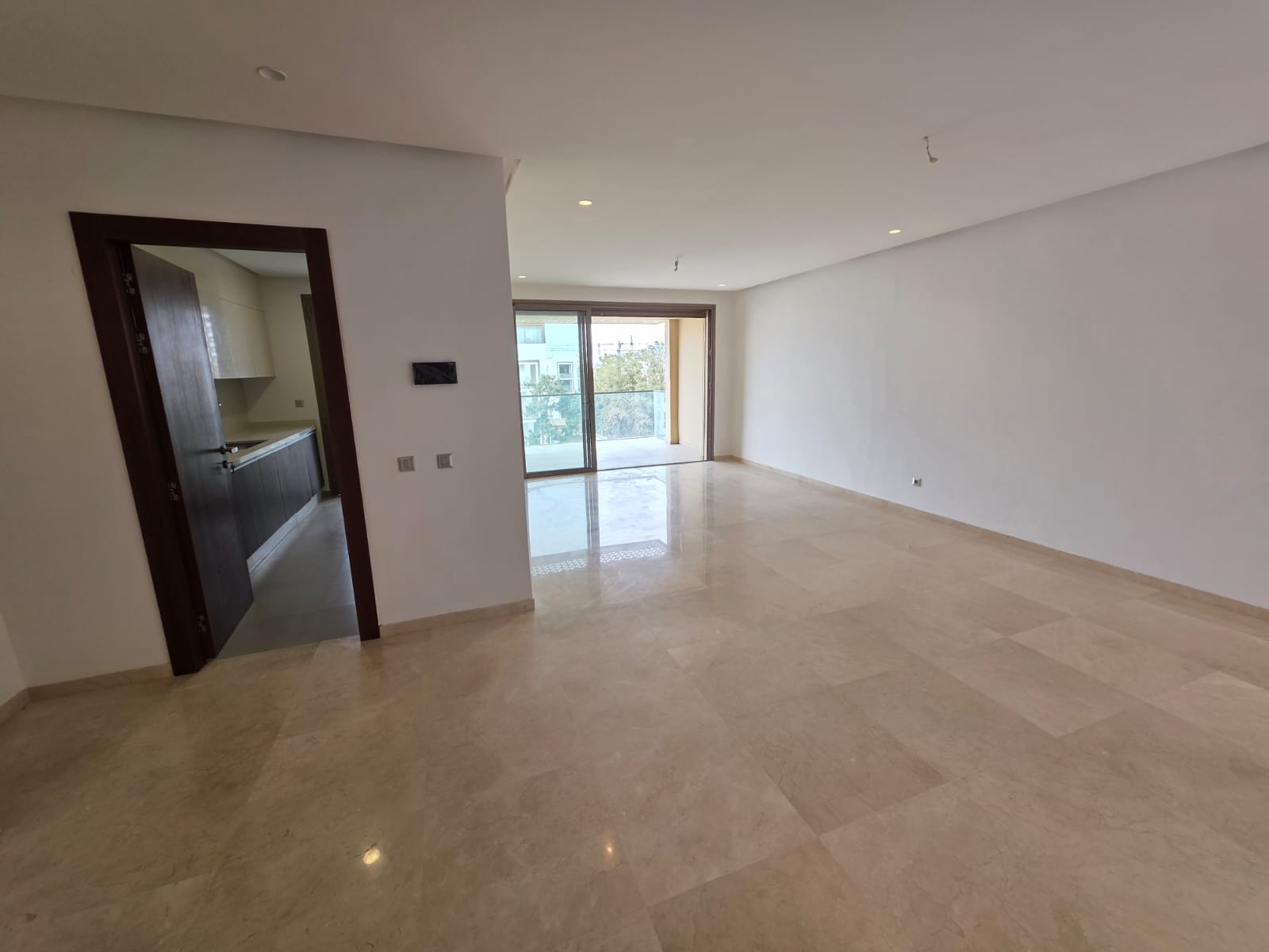 Appartement (au 4ème étage) haut standing, neuf en location — 5