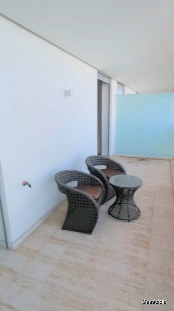 Casablanca Finance City: Location studio meublé HS avec terrasse.