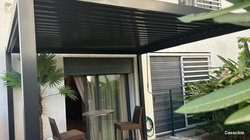 Casablanca Finance City: Location studio meublé avec terrasse.
