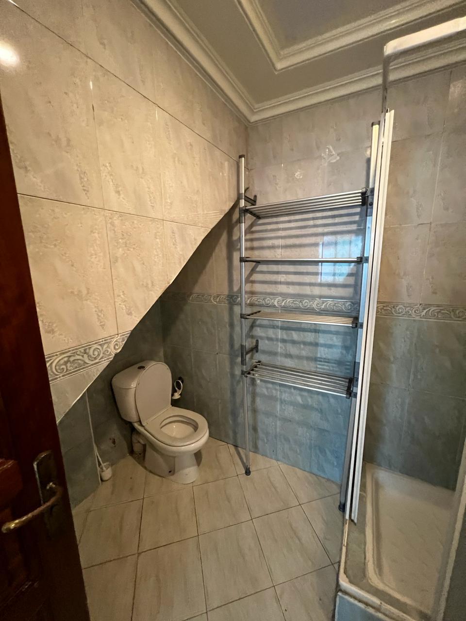 Les hôpitaux : Location appartement vide avec une grande terrasse. — 6