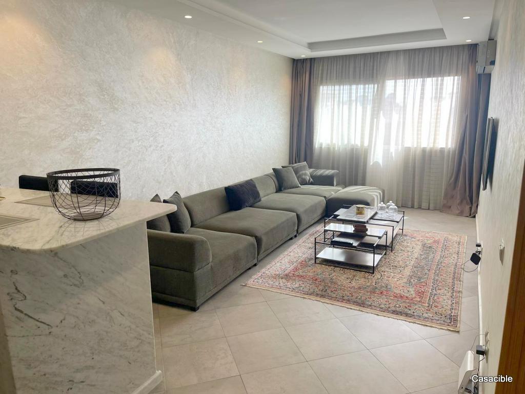 Maarif: Location studio meublé, petit balcon. — 2