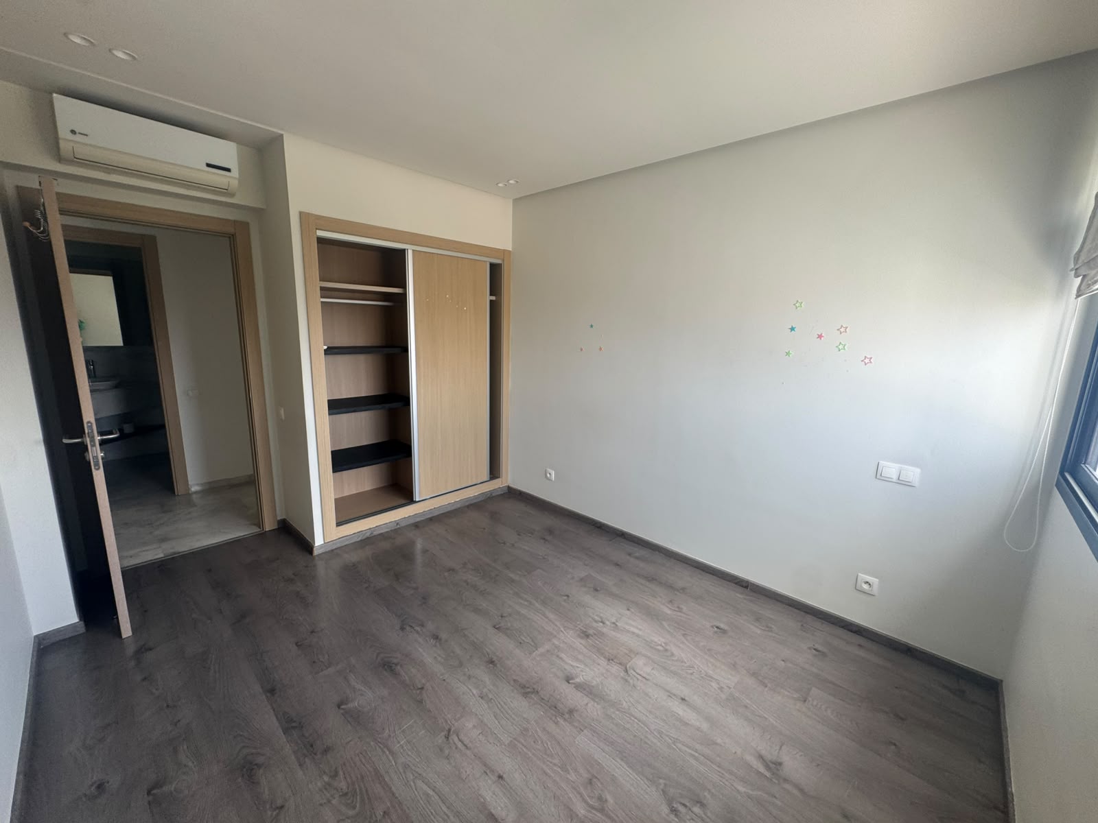 Dar Bouazza –Bel appartement de 140 m² à louer 3CH — 3