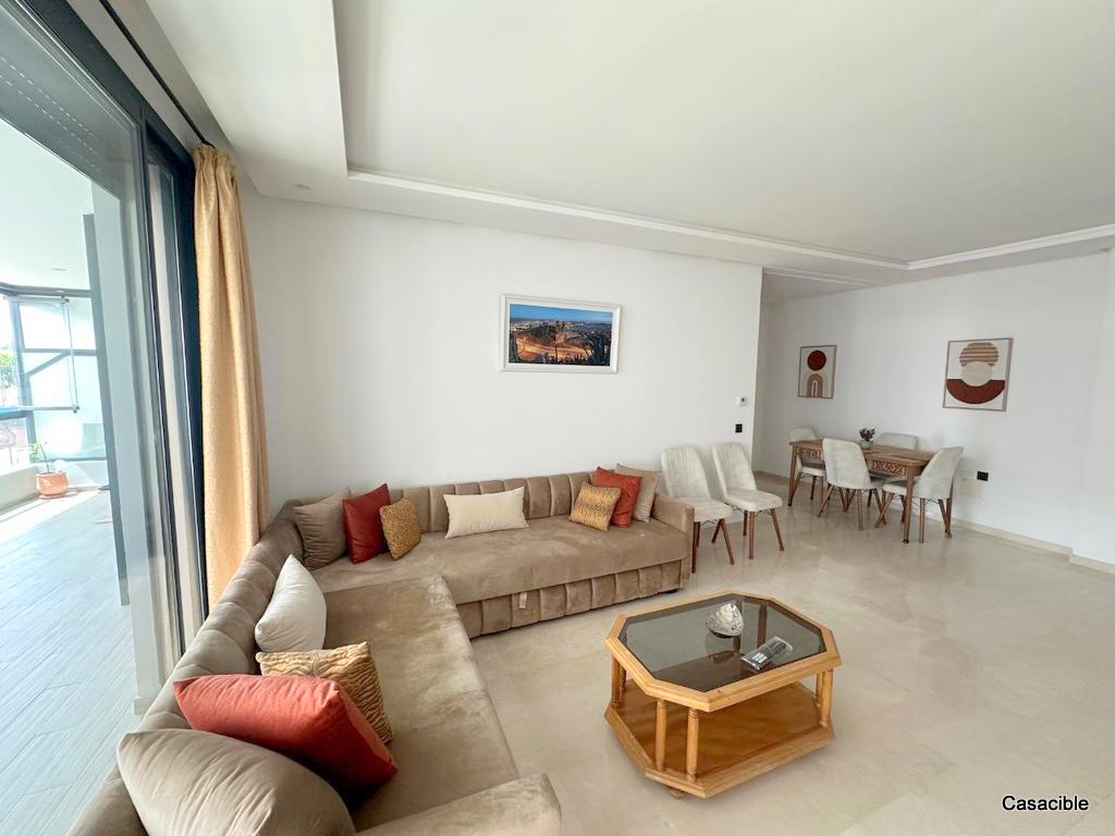 Casablanca Finance City: Location joli studio meublé avec terrasse.