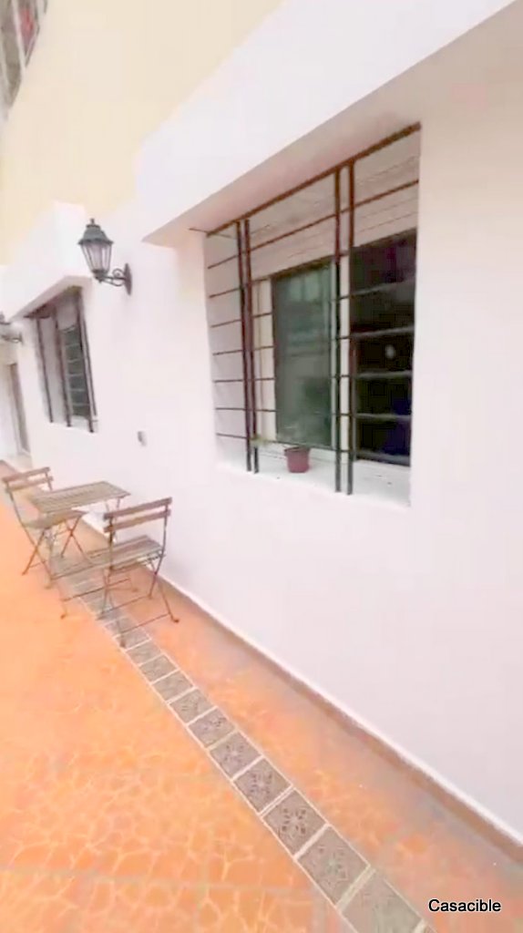 Val fleuri: Appafrtement vide 130 m², 2 chambres, terrasse.