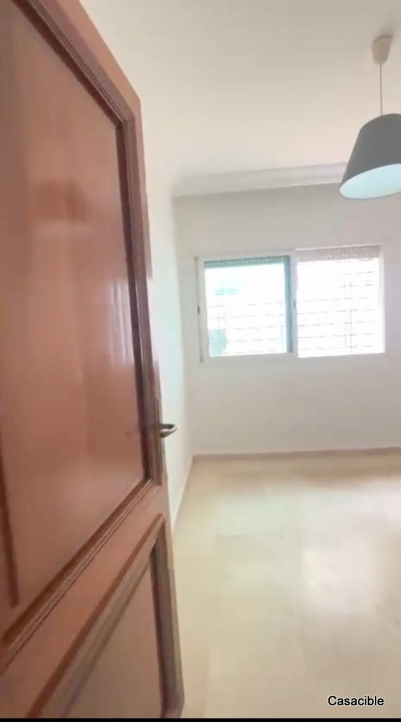 Val fleuri: Appafrtement vide 130 m², 2 chambres, terrasse. — 4