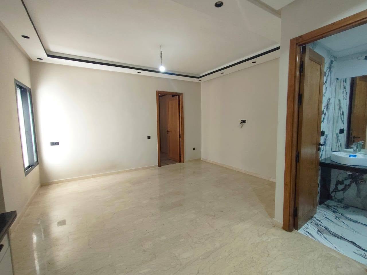 Studio vide 43m² Hôpitaux 4600 dh — 2