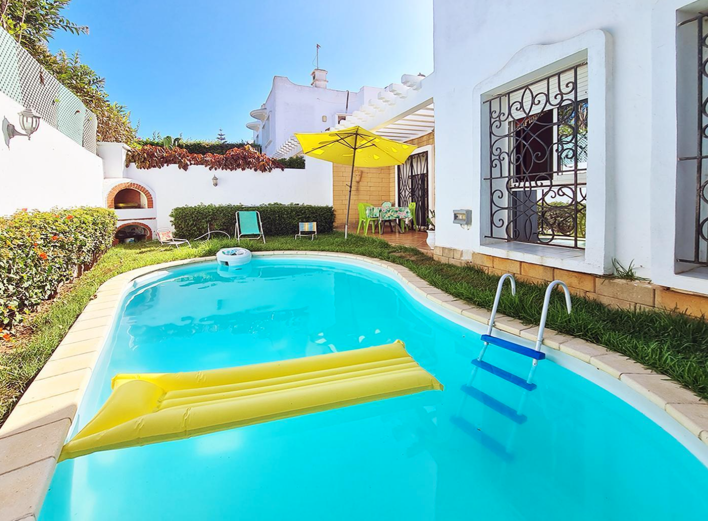 Belle villa avec piscine en résidence sécurisée. — 2