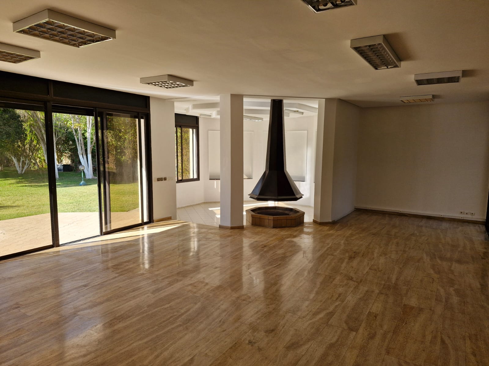 Villa 2300 m² f Souissi — 9