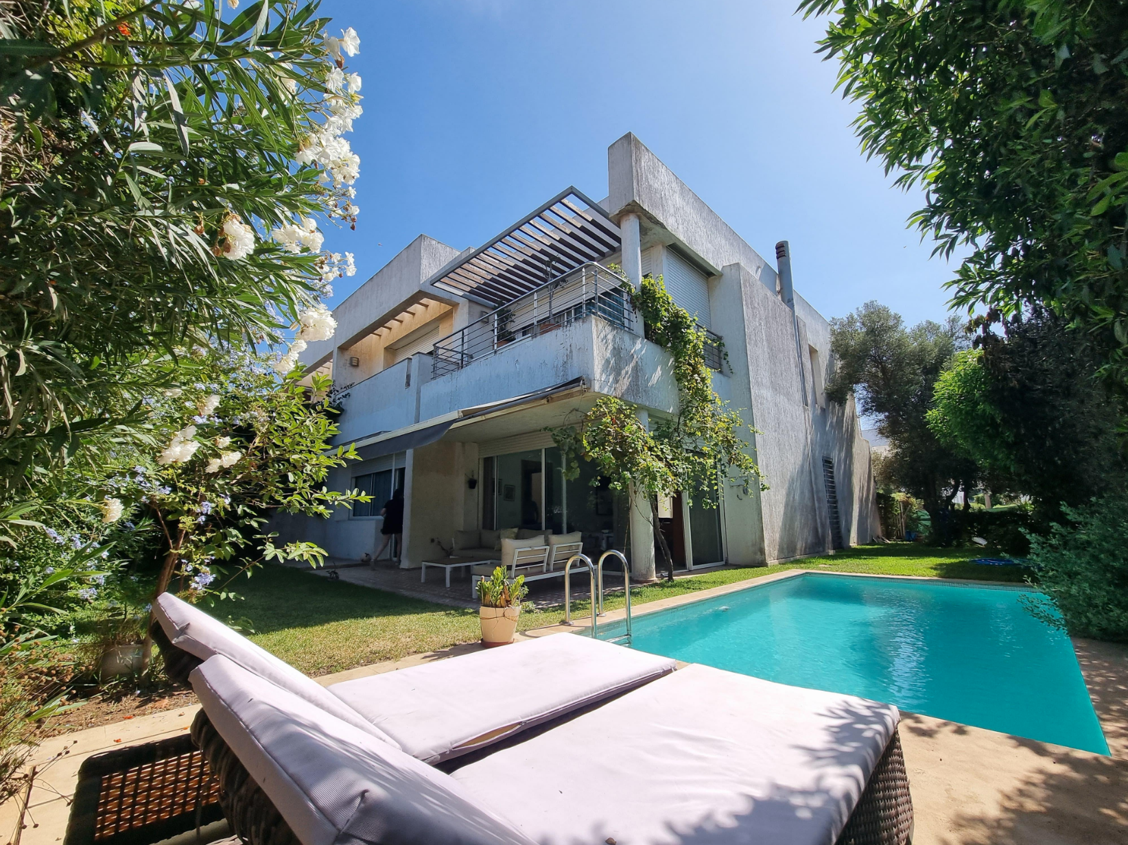 À Louer : Villa de Prestige Rénovée avec Piscine à Dar Bouazza — 4