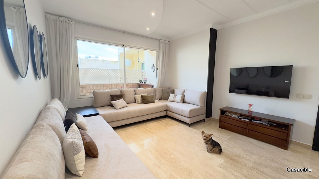 Bourgogne: Location studio meublé avec balcon. — 2